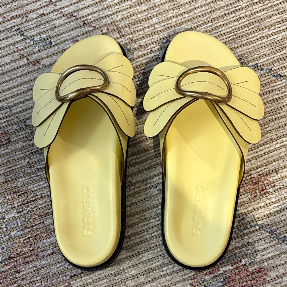 Farm rio yellow flower slides / flip flops